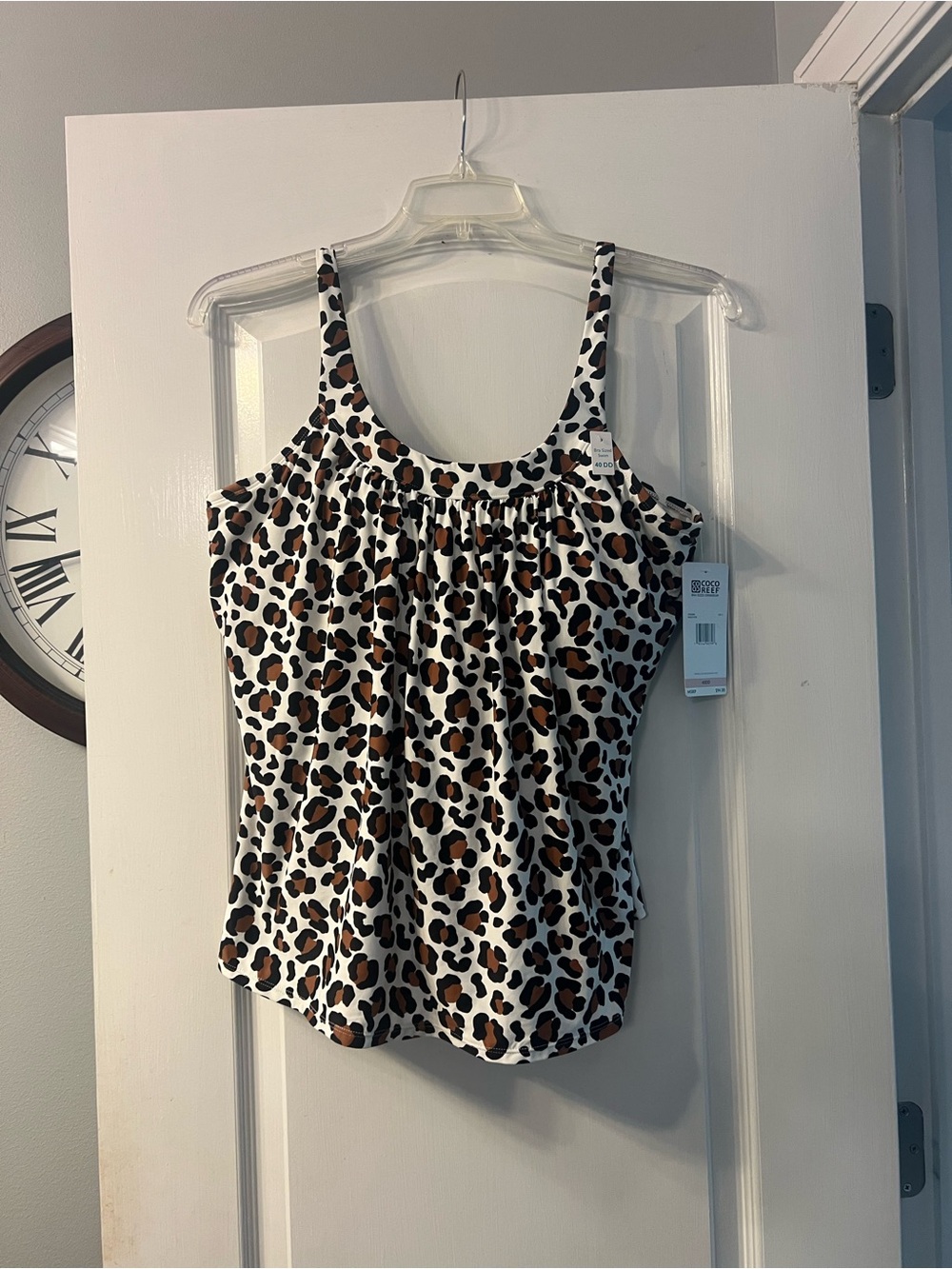 NWT Coco reef bra sized swim top 40DD leopard print, retailed at $94